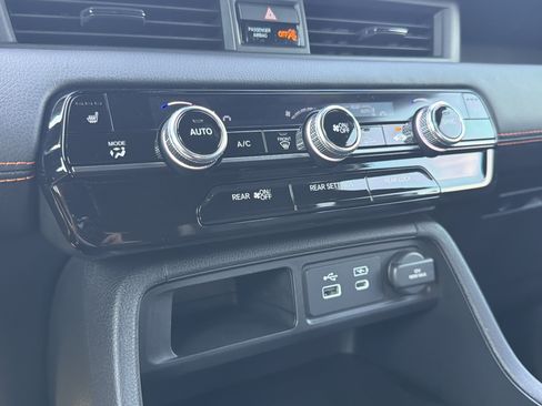 Used 2025 Honda Pilot TrailSport image 7