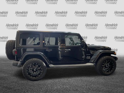 Used 2019 Jeep Wrangler Unlimited Sahara AWD/4WD image 11
