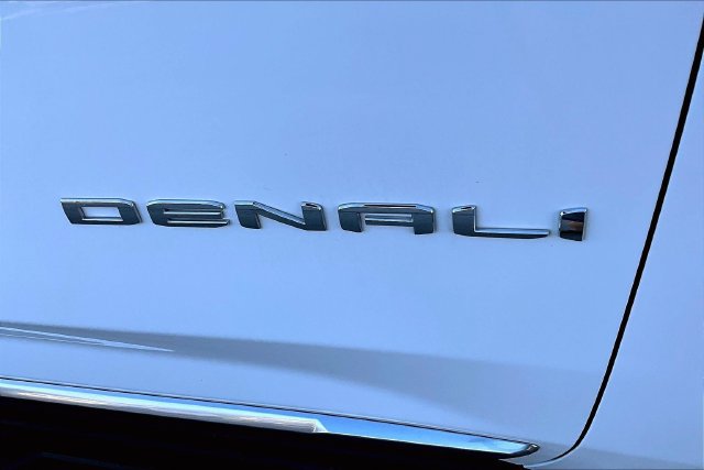 Used 2025 GMC Yukon Denali AWD/4WD image 24