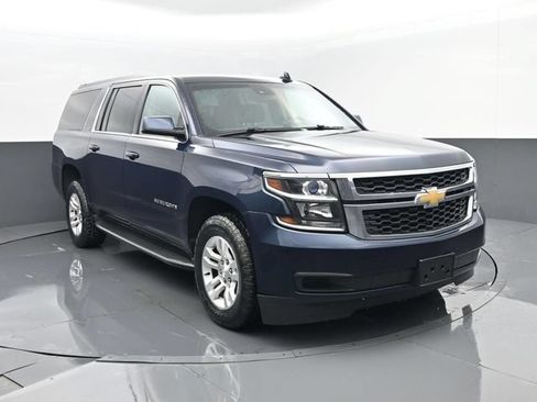 Used 2017 Chevrolet Suburban LT AWD/4WD image 3