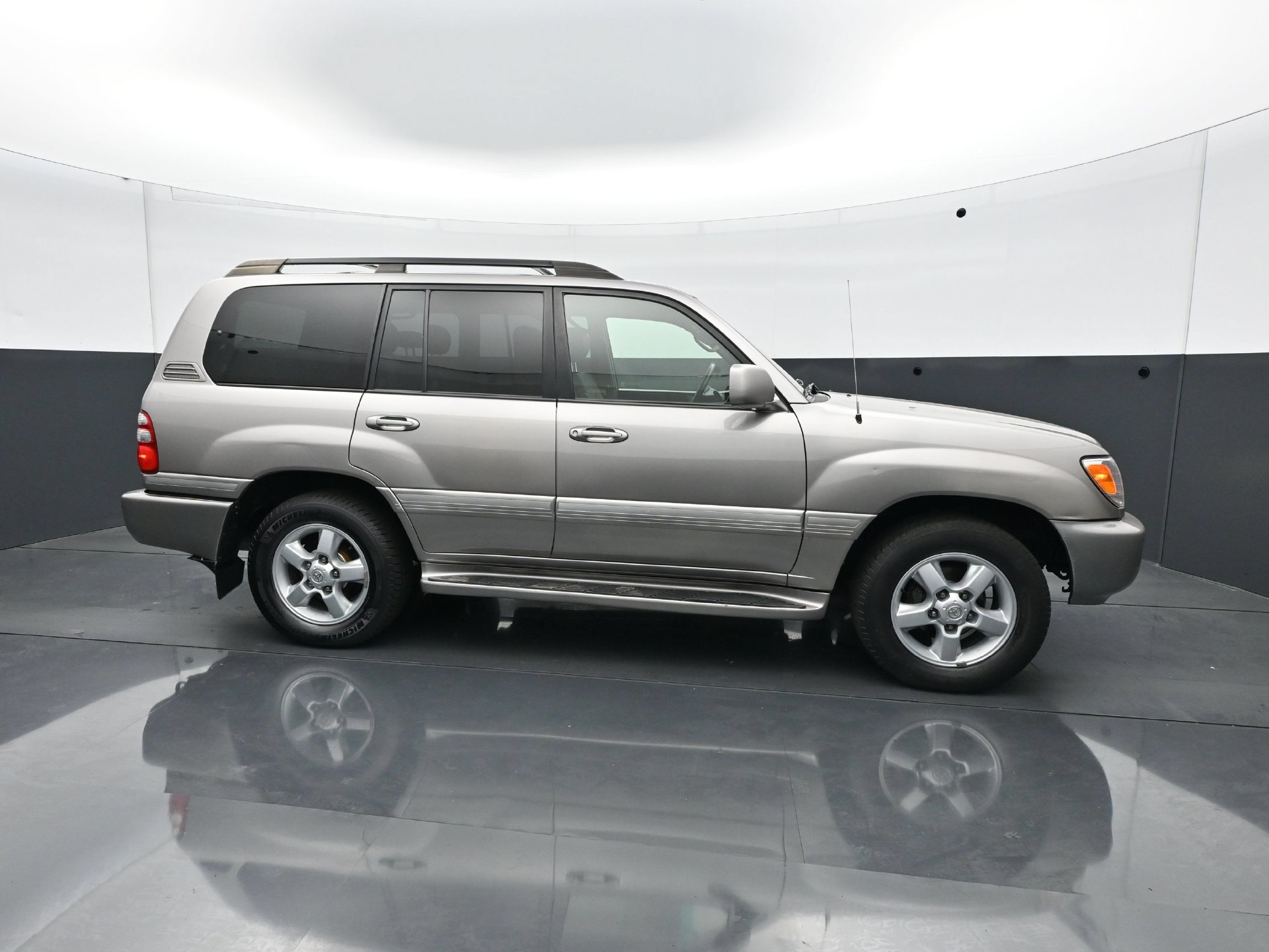 Used 2005 Toyota Land Cruiser AWD/4WD image 8