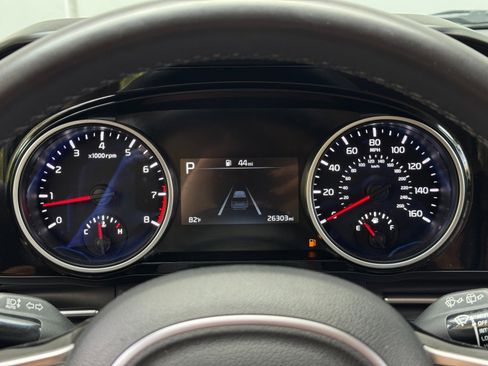 Used 2024 Kia Carnival EX image 17