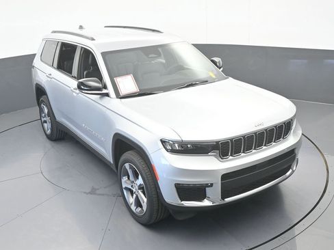 Used 2025 Jeep Grand Cherokee L Limited RWD image 56