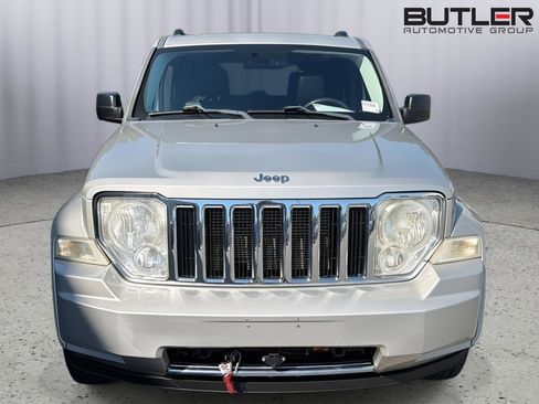 Used 2009 Jeep Liberty Limited w/ Premium Group II AWD/4WD image 9