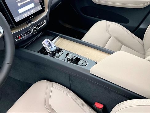 New 2026 Volvo XC60 B5 Core AWD/4WD image 20