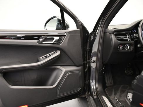 Used 2024 Porsche Macan S image 36