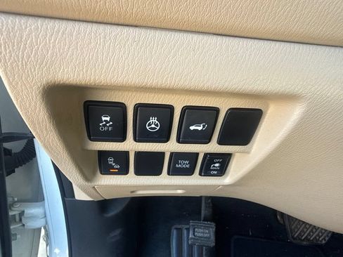 Used 2020 Nissan Pathfinder Platinum FWD image 17