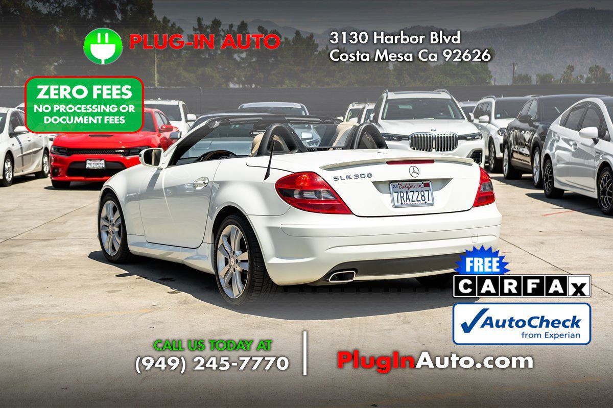 Used 2011 Mercedes-Benz SLK 300 image 2
