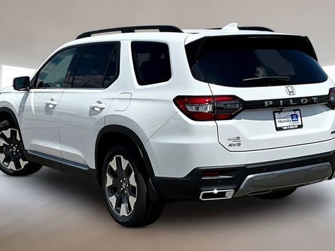 New 2026 Honda Pilot Touring image 3
