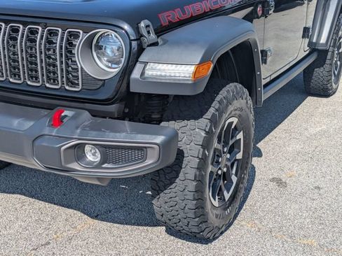 Used 2025 Jeep Wrangler Unlimited Rubicon AWD/4WD image 9