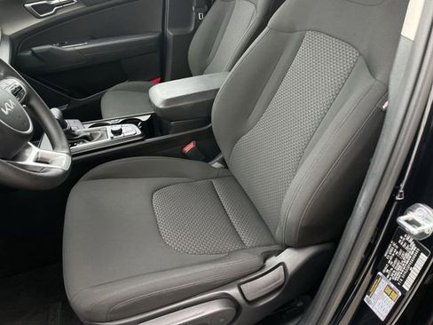 Used 2025 Kia Sportage LX image 11