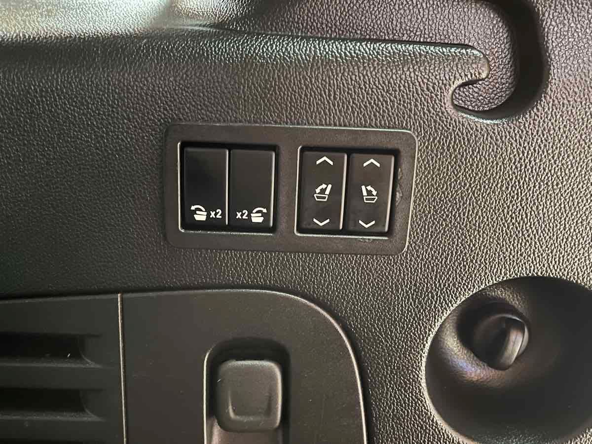 Used 2017 GMC Yukon XL SLT w/ HD Trailering Package AWD/4WD image 30