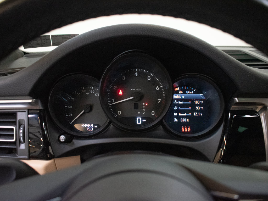 Certified 2023 Porsche Macan AWD/4WD image 25