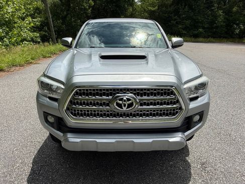 Used 2017 Toyota Tacoma TRD Sport w/ Tow Package AWD/4WD image 3
