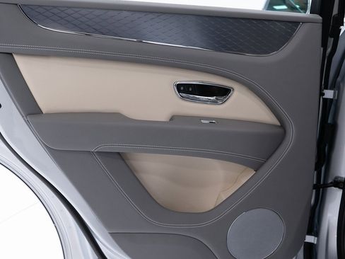 New 2025 Bentley Bentayga V8 image 22