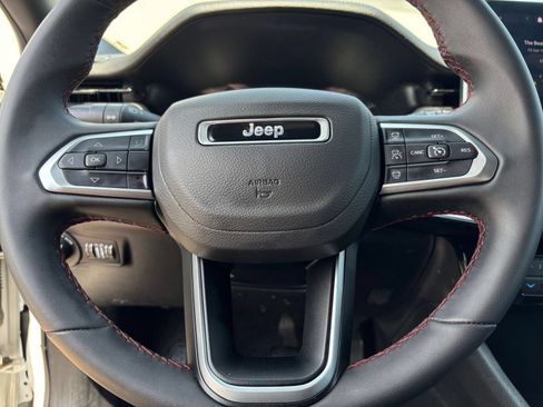 Used 2025 Jeep Compass Trailhawk AWD/4WD image 28