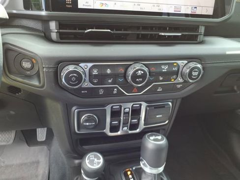 Used 2024 Jeep Wrangler Unlimited Sahara w/ Technology Group AWD/4WD image 26