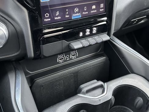 Used 2025 RAM 1500 Laramie image 31