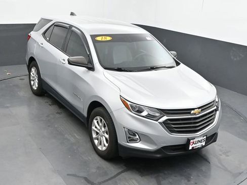 Used 2018 Chevrolet Equinox LS FWD image 33