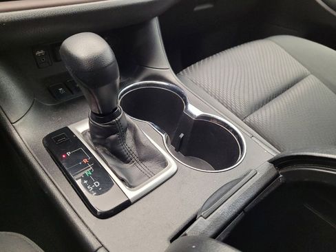 Used 2018 Toyota Highlander LE image 26