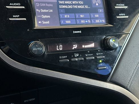 Used 2020 Toyota Camry SE FWD image 17