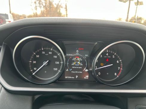 Used 2020 Land Rover Discovery SE image 14