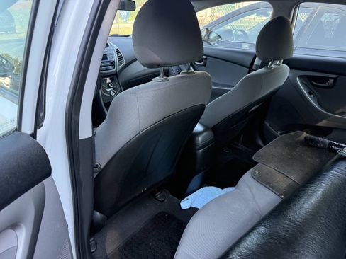 Used 2015 Hyundai Elantra SE FWD image 8