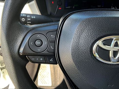Used 2022 Toyota Corolla LE image 12