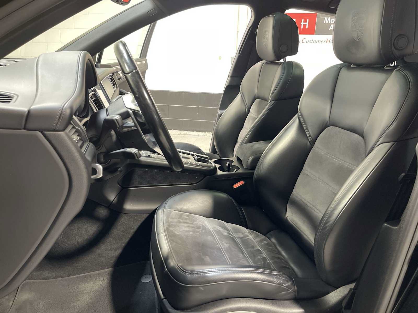 Used 2018 Porsche Macan GTS AWD/4WD image 11
