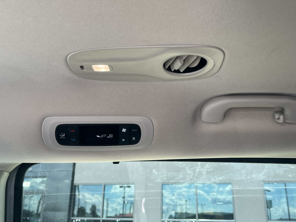 Used 2023 Chrysler Pacifica Touring-L FWD image 45
