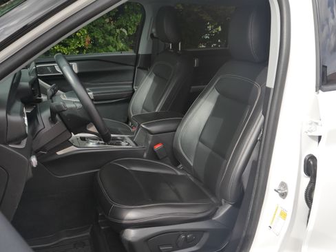 Certified 2023 Ford Explorer XLT AWD/4WD image 33