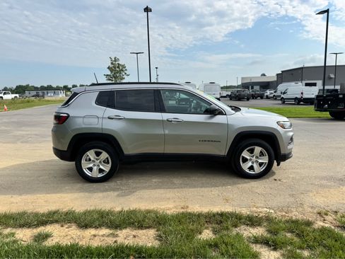 Used 2022 Jeep Compass Latitude AWD/4WD image 9