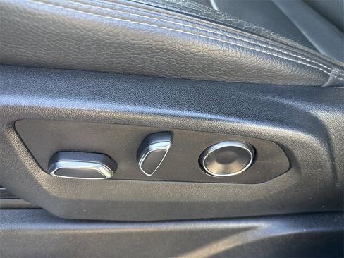 Used 2022 GMC Yukon XL Denali w/ Denali Ultimate Package image 17