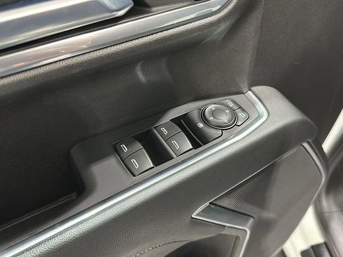 Used 2022 GMC Sierra 1500 SLE image 23