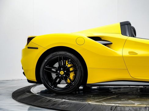 Used 2017 Ferrari 488 Spider image 29