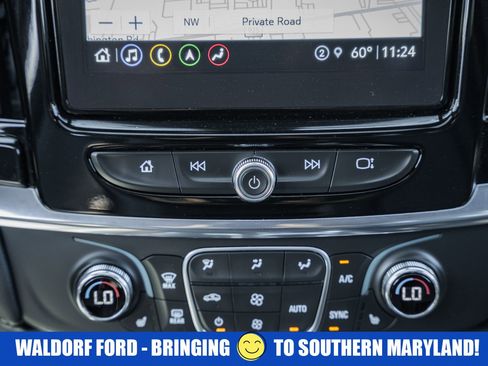 Used 2023 Chevrolet Traverse LT w/ LT Premium Package AWD/4WD image 26