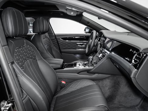 Used 2024 Bentley Flying Spur W12 image 2