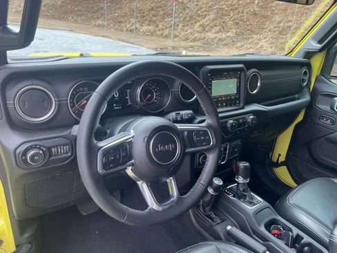 Used 2022 Jeep Wrangler Unlimited Sahara image 11