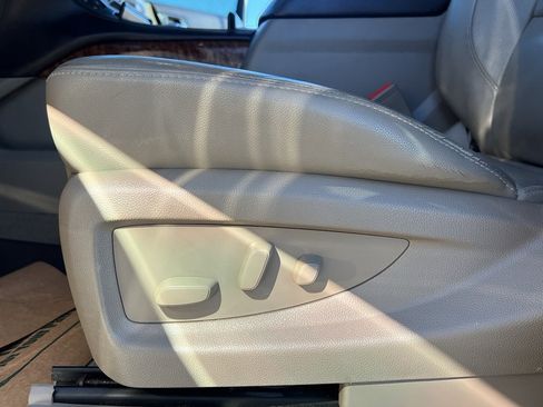 Used 2019 Chevrolet Suburban Premier image 19