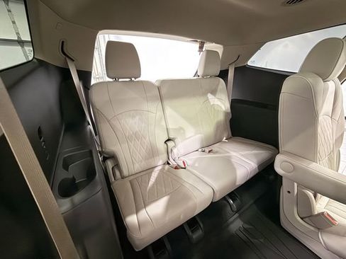 Certified 2024 Buick Enclave Avenir w/ Avenir Technology Package image 14