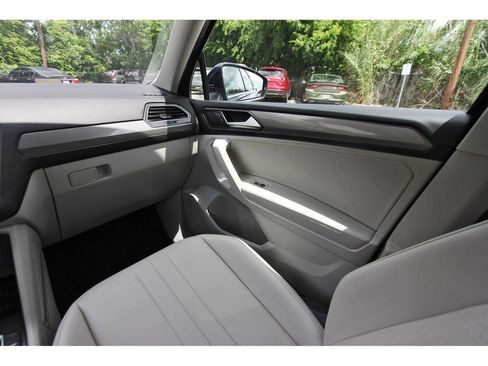 Used 2024 Volkswagen Tiguan SE w/ Panoramic Sunroof Package AWD/4WD image 8