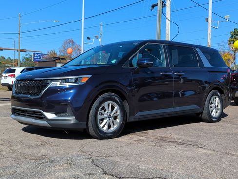 Certified 2024 Kia Carnival LX image 1