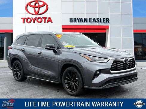 Used 2023 Toyota Highlander XLE FWD image 1