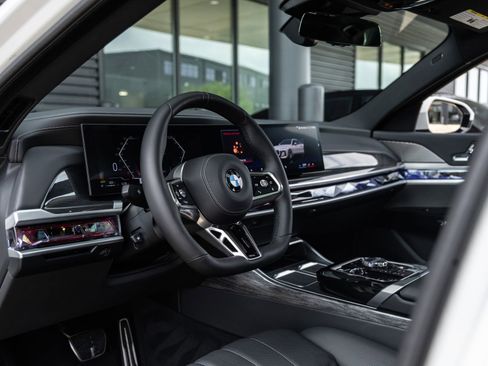 Used 2026 BMW 760i xDrive AWD/4WD image 27