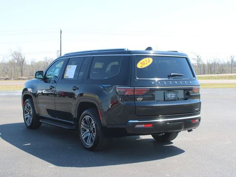 Used 2024 Jeep Wagoneer Series II w/ Flexible Seating Group RWD image 7