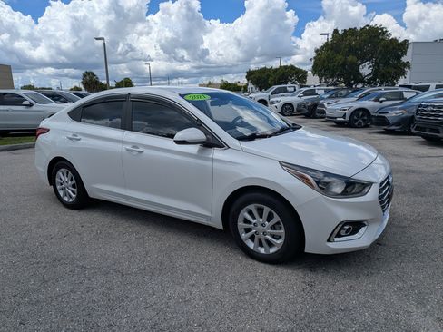 Used 2021 Hyundai Accent SEL FWD image 1