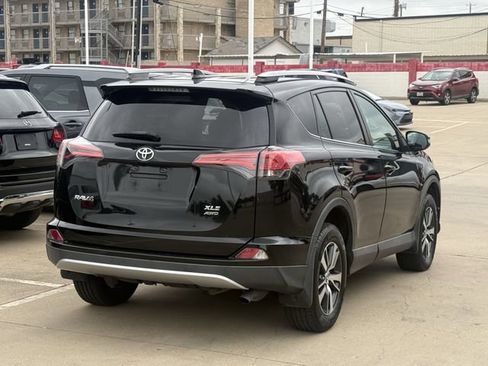 Used 2018 Toyota RAV4 XLE AWD/4WD image 4
