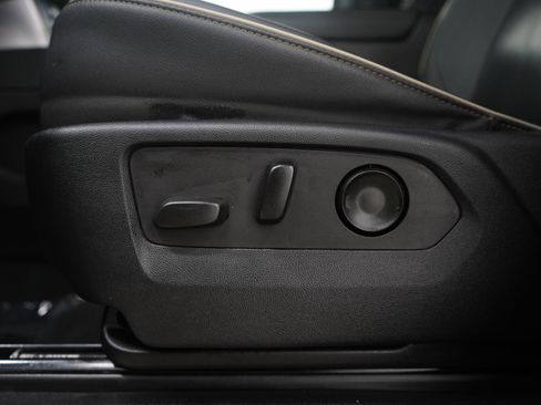 Used 2022 GMC Yukon XL SLT w/ SLT Luxury Package image 26