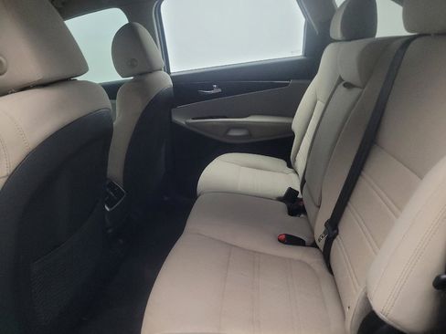 Used 2019 Kia Sorento FWD image 18
