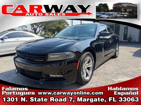 Used 2017 Dodge Charger SXT RWD image 1